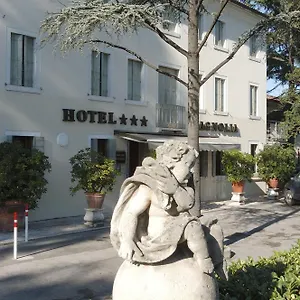 Magnolia Hotel